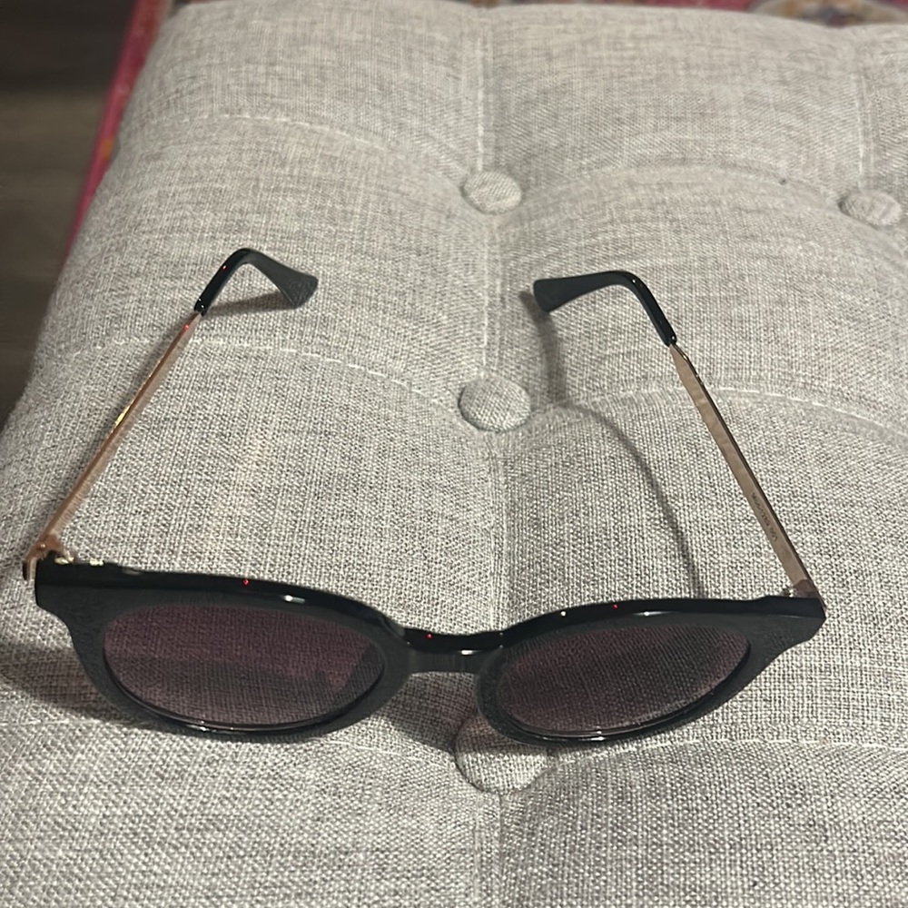 Oscar De la Renta Sunglasses - Picture 2 of 6